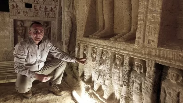 Hallan en Egipto una tumba de hace 4.400 años con 45 estatuas de piedra