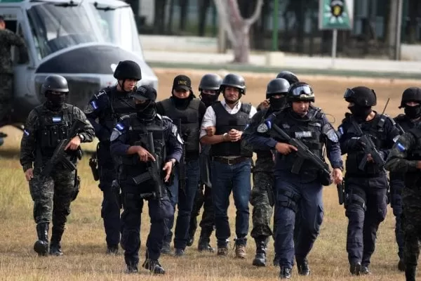 Vía aérea llega a Tegucigalpa, el extraditable José Adalí Argueta