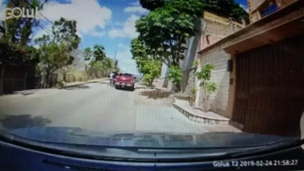 Video: Captado en cámara momento en que individuos ejecutan asalto en la colonia Tepeyac de Tegucigalpa