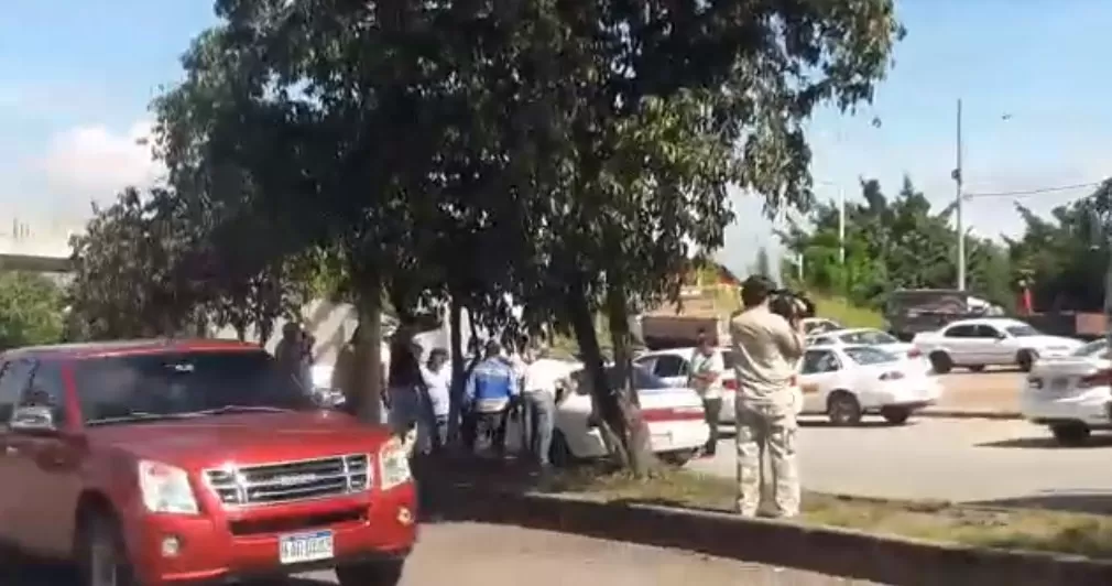 Inician los desalojos a taxistas en la colonia Villanueva de la capital