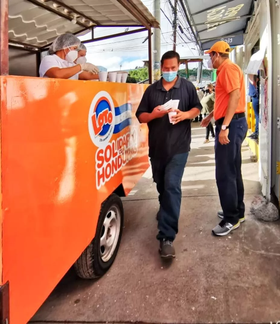 El Food Truck Loto distribuye raciones de alimentos en Comayagüela