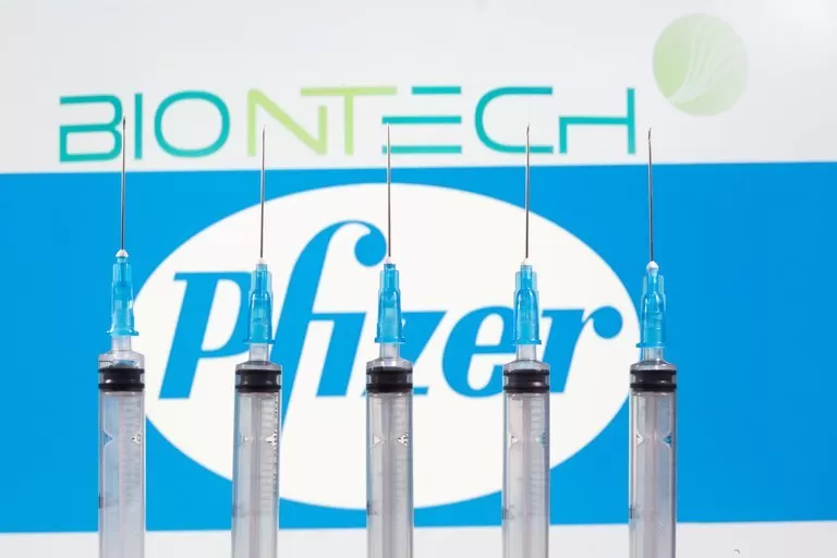 Pfizer y BioNTech presentarán una solicitud de emergencia para aprobar su vacuna contra el covid