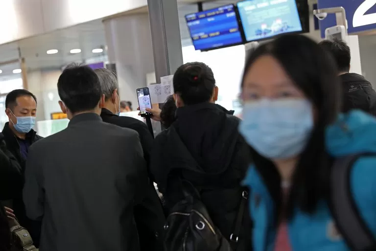 China suspendió todos los vuelos con el Reino Unido por la nueva cepa de coronavirus