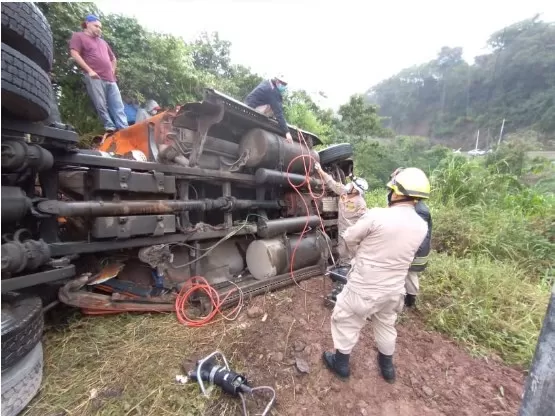 Accidente en la cuesta de Los Hornos sobre la CA-4 a la altura de Veracruz, Copán