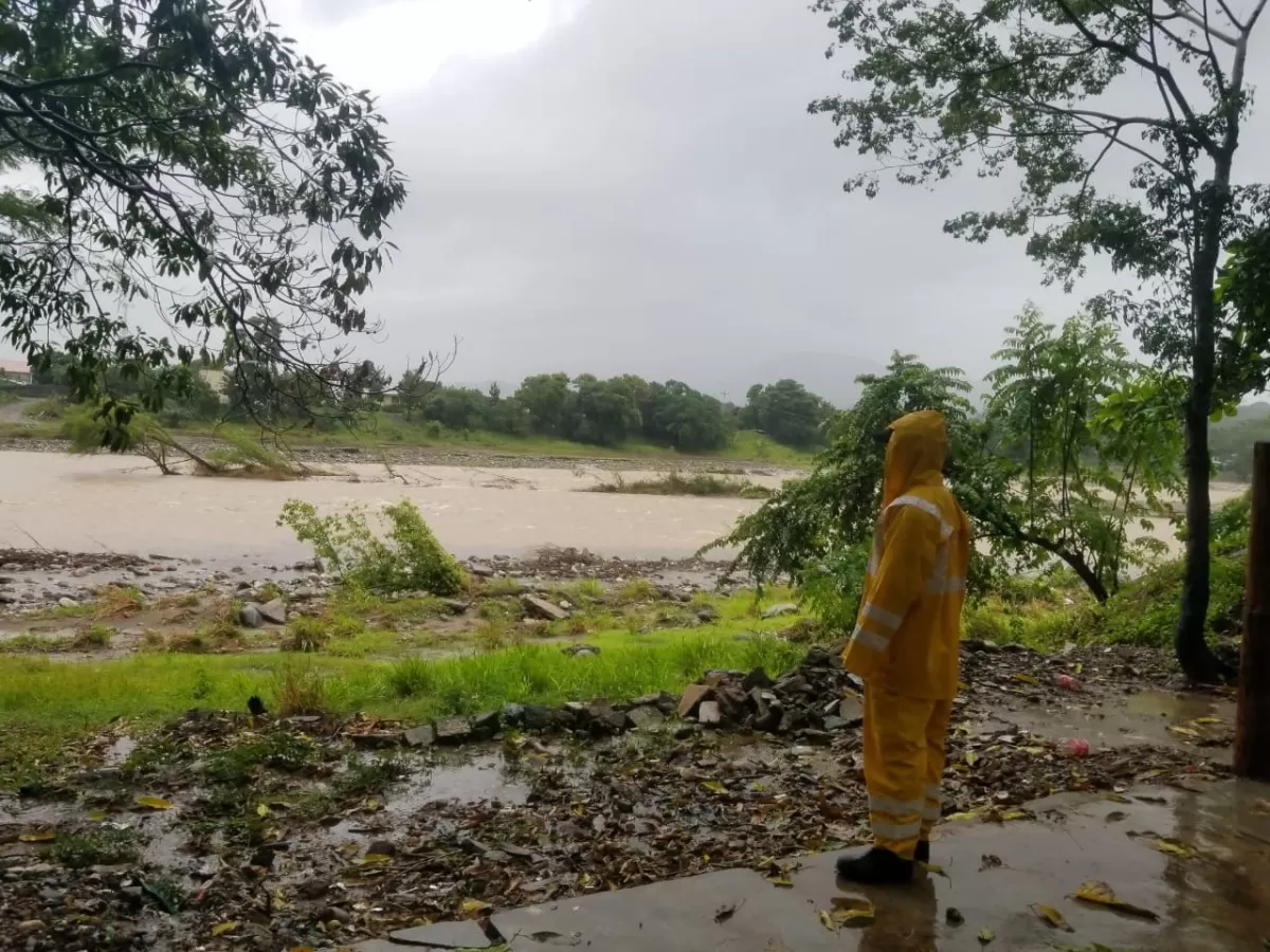 Cuerpo de bomberos de La Ceiba realizan inspecciones en quebradas y ríos 