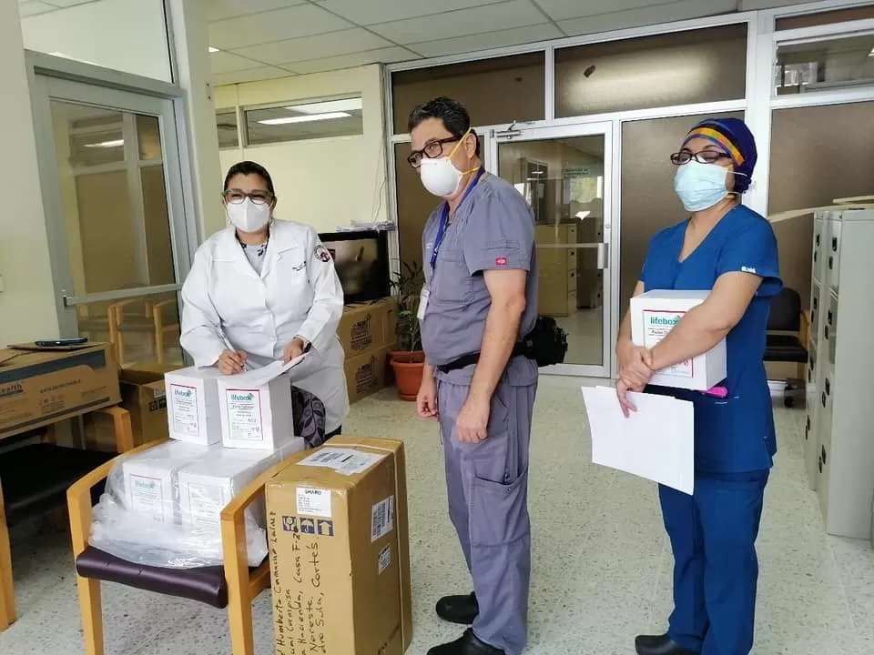 Hospital Mario Catarino Rivas recibe donativo de pulsioximetros por parte de SHARD  y AAGBI