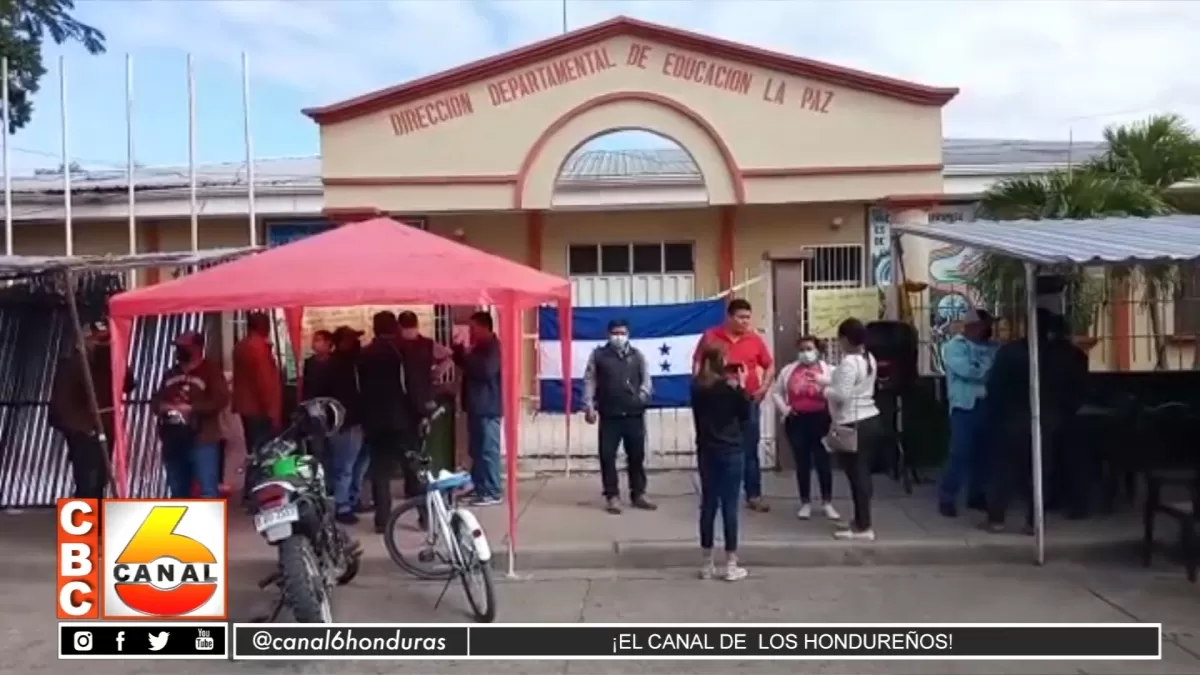 Docentes de La Paz exigen plazas