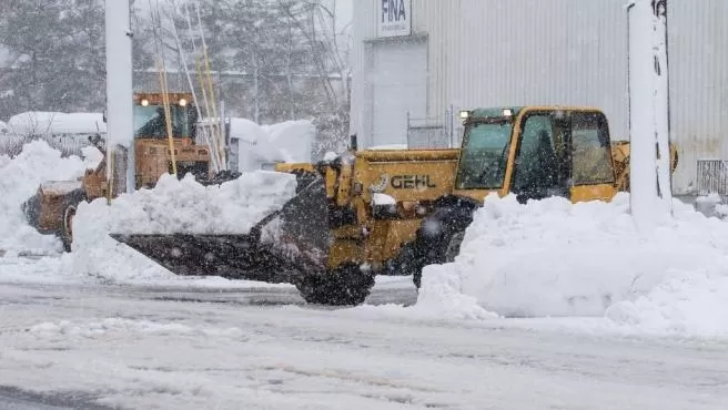 Dos muertes y miles sin electricidad deja tormenta de nieve en Estados Unidos