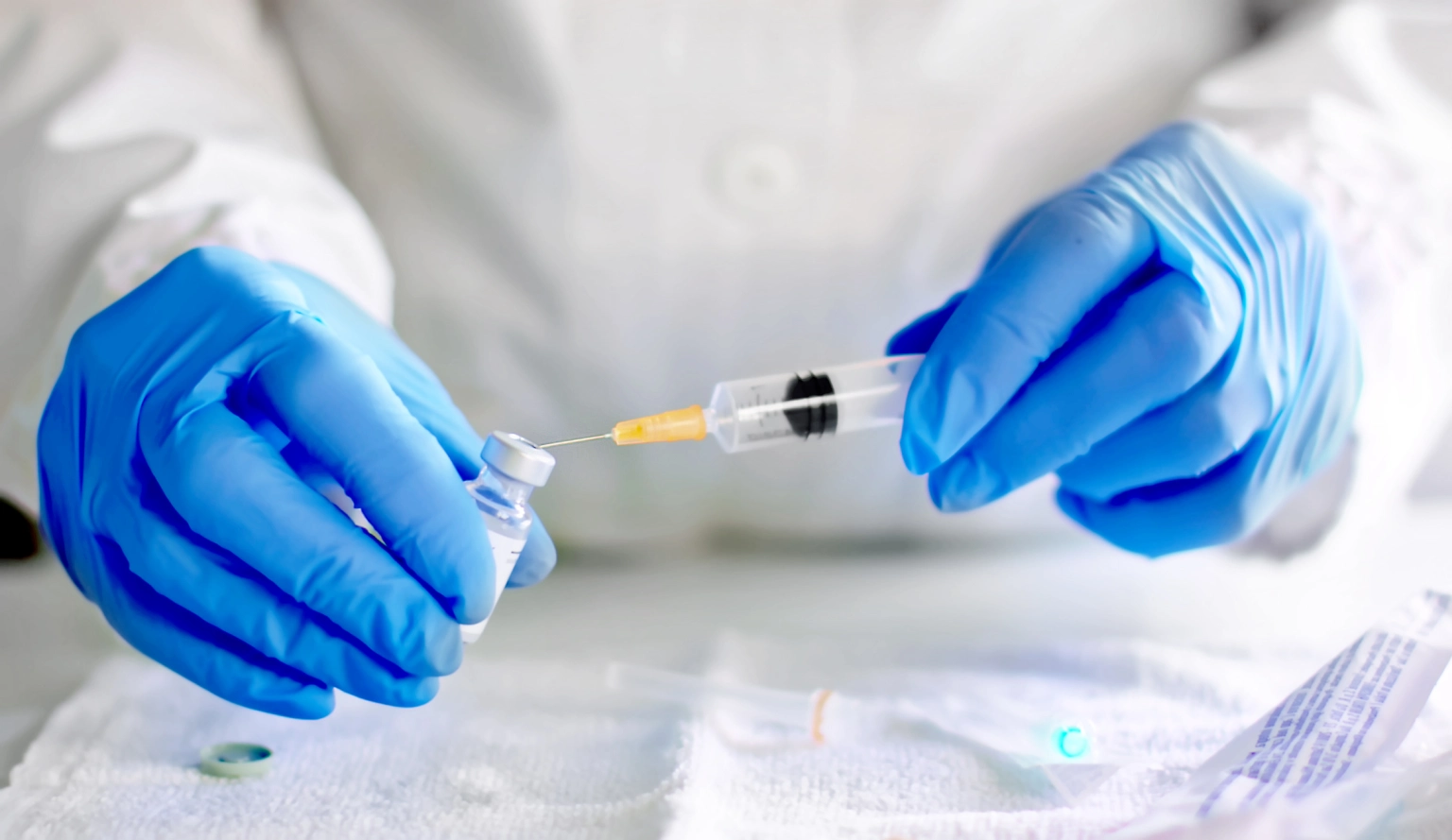 Inicia Moderna con ensayo en humanos de vacuna contra el VIH