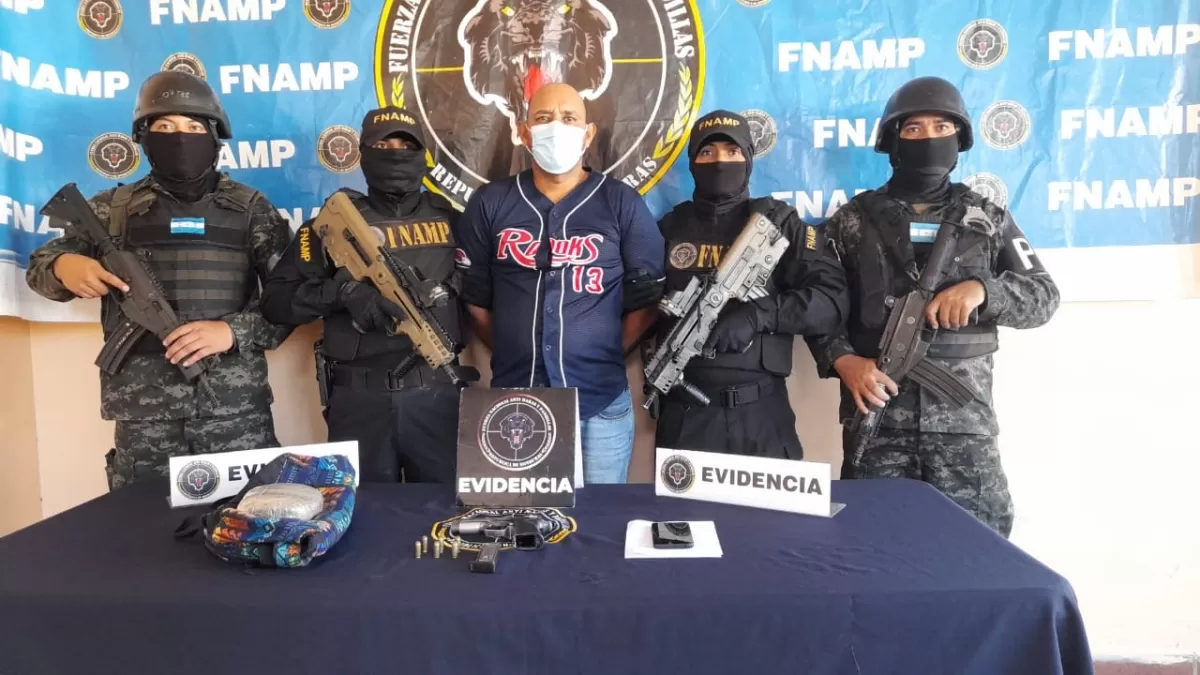 La FNAMP captura a supuesto sicario y distribuidor de droga de la MS-13 en La Ceiba, Atlántida