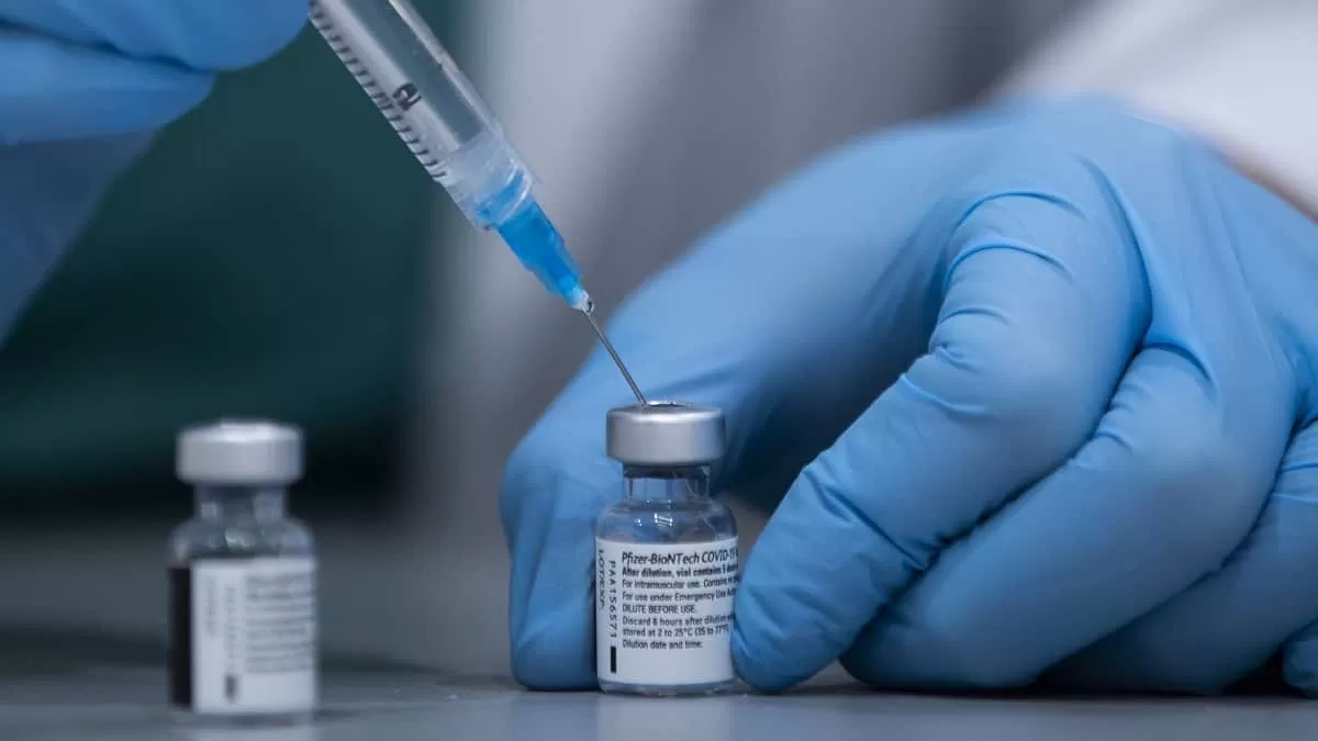 Pfizer-BioNTech iniciaron ensayos clínicos de su vacuna contra variante ómicron