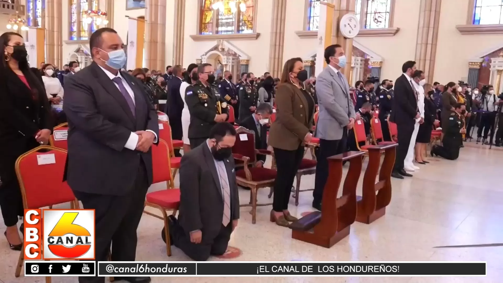 Presidenta Xiomara Castro asiste a misa de las FF.AA. en honor a la morenita