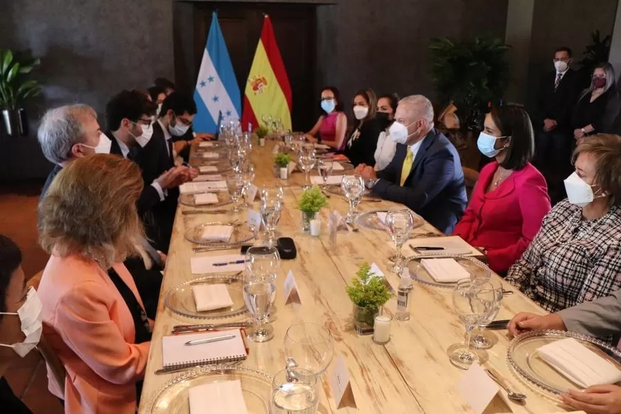 Canciller de la República sostiene reunión bilateral con la Cooperación Española