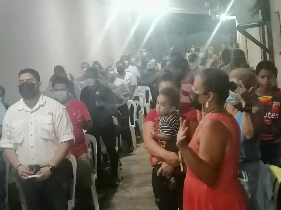 Justicia para Juan Orlando piden pobladores de Yoro que realizan vigilia