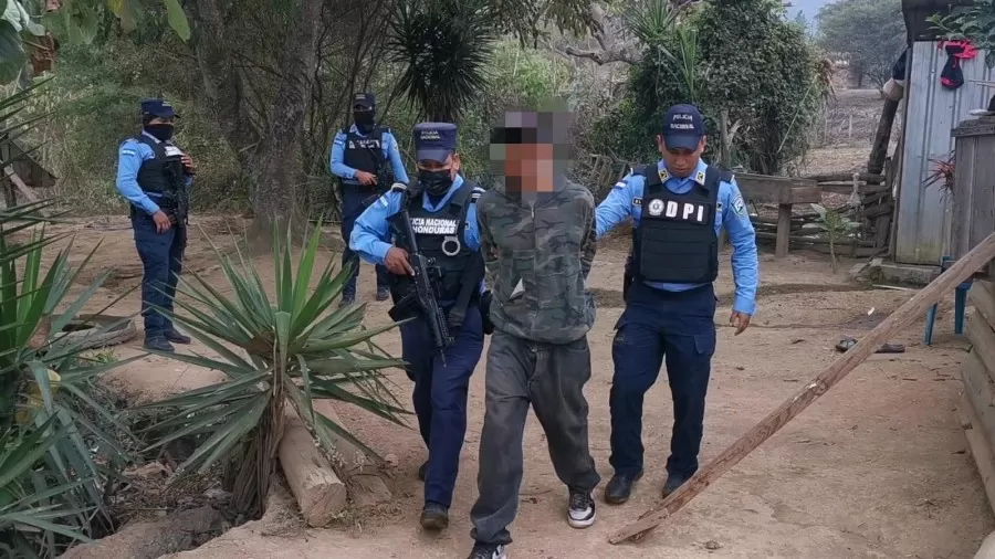 Mediante diferentes allanamientos de morada agentes de la UDEP-15 capturan a dos sujetos en Olancho