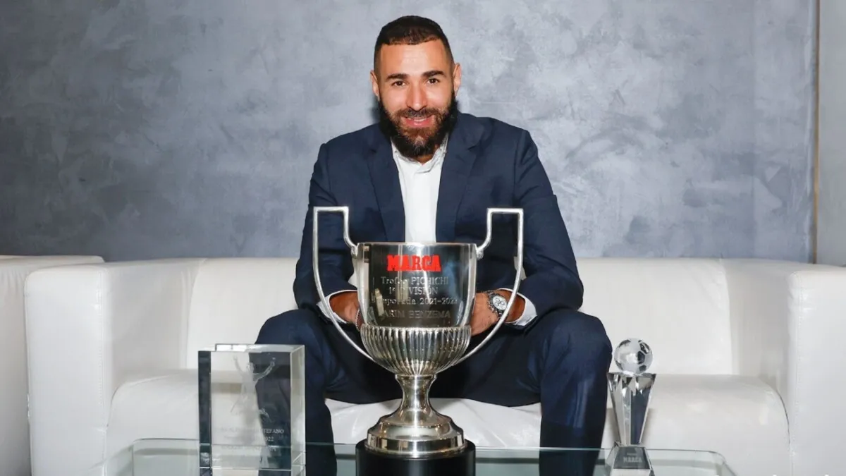Karim Benzema recibió su primer trofeo “Pichichi”