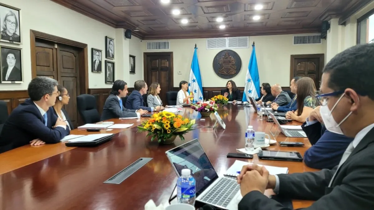 Negociaciones de acuerdo económico entre Honduras y el FMI continuarán el próximo mes