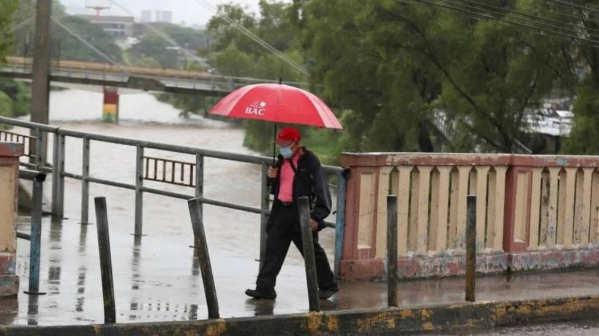 Vientos asociados a huracán Ian dejará lluvias con actividad eléctrica en el país