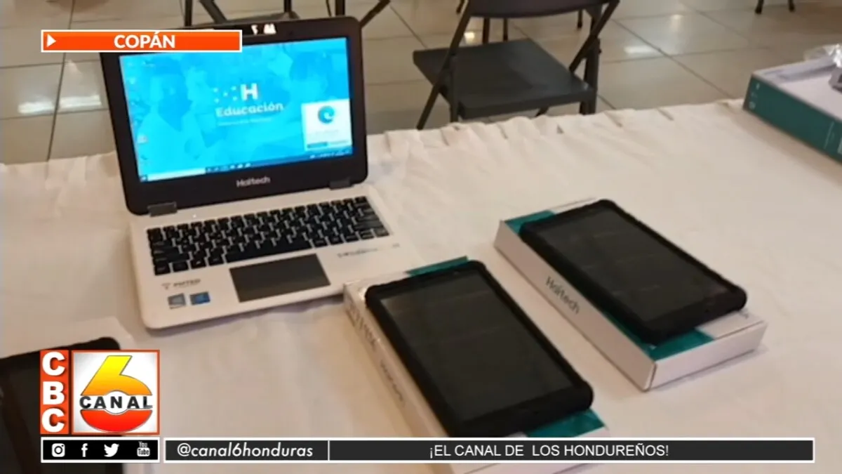 Entregan computadoras a centros educativos en Copán