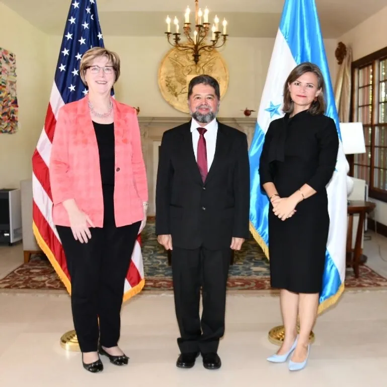Fructífera reunión entre Embajadora de Estados Unidos y el General Sabillón de la Secretaría de Seguridad Honduras