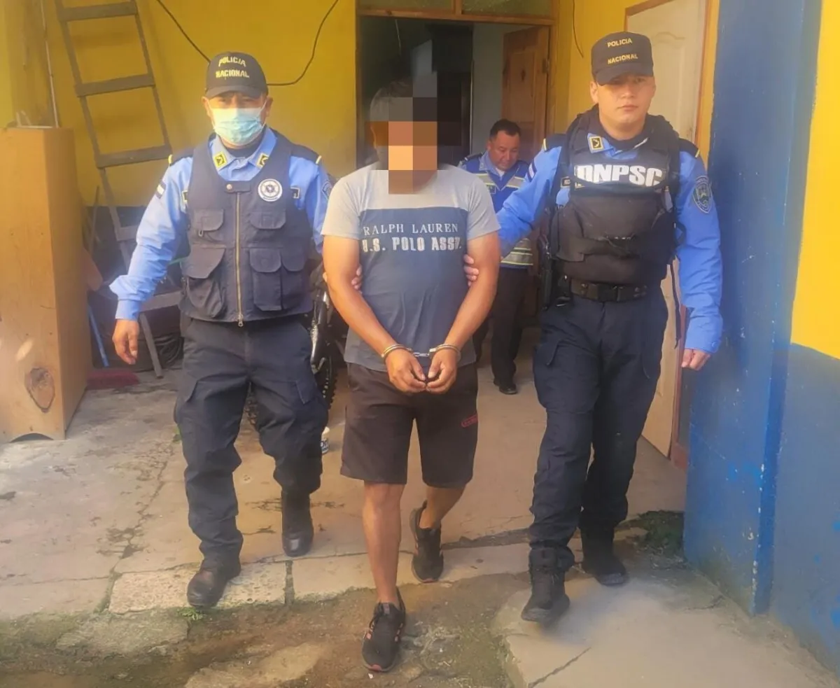 Funcionarios de la UDEP-12 arrestan maestro supuesto responsable del delito de violación