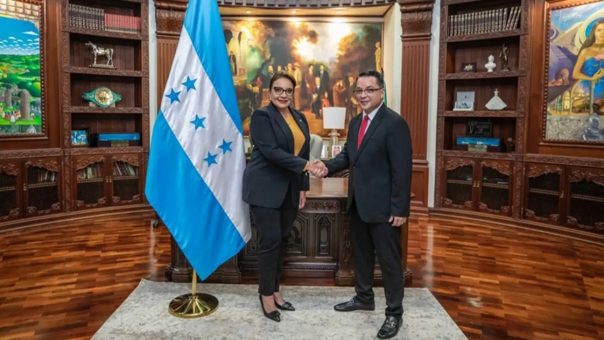 Presidenta Xiomara Castro juramenta a nuevos embajadores de Honduras ante España y Rusia