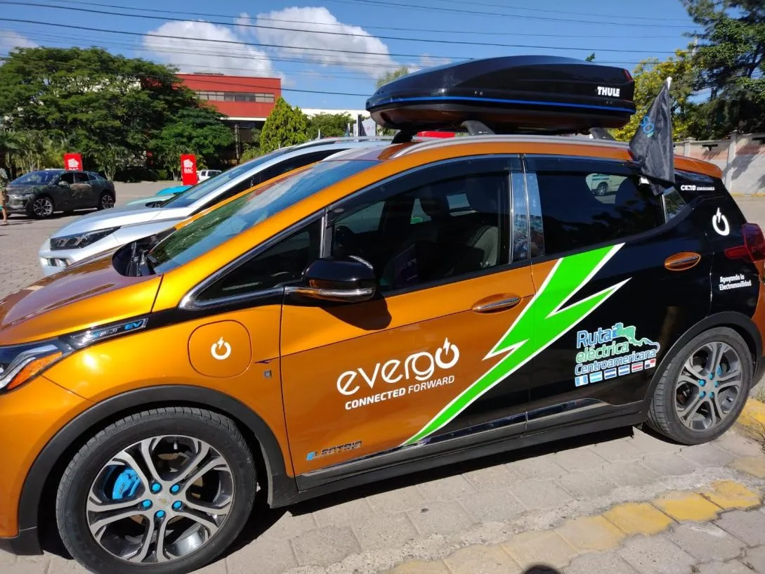Vehículos eléctricos cruzan Centroamérica en una caravana cero emisiones