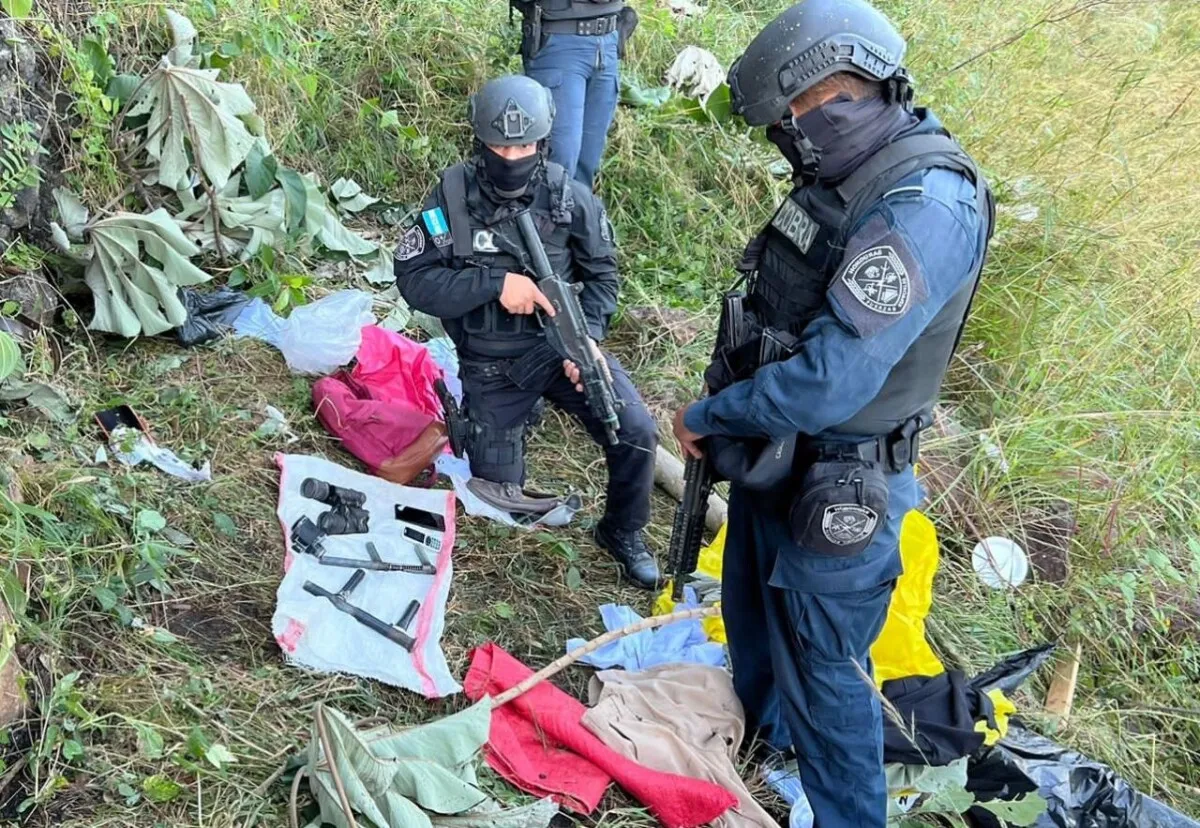 Armas de fabricación cacera y binoculares decomisados a la pandilla 18 es el resultado de operaciones de DIPAMPCO/COBRAS en Valle de Amarateca