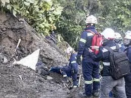 Aumenta a 34 el número de fallecidos por un derrumbe en una carretera de Risaralda en Colombia