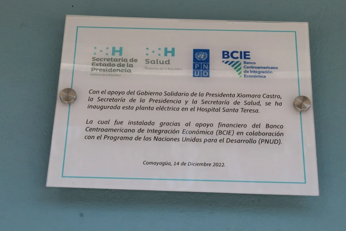 El secretario Rodolfo Pastor entregó hoy la nueva Planta eléctrica, al Hospital Santa Teresa de Comayagua