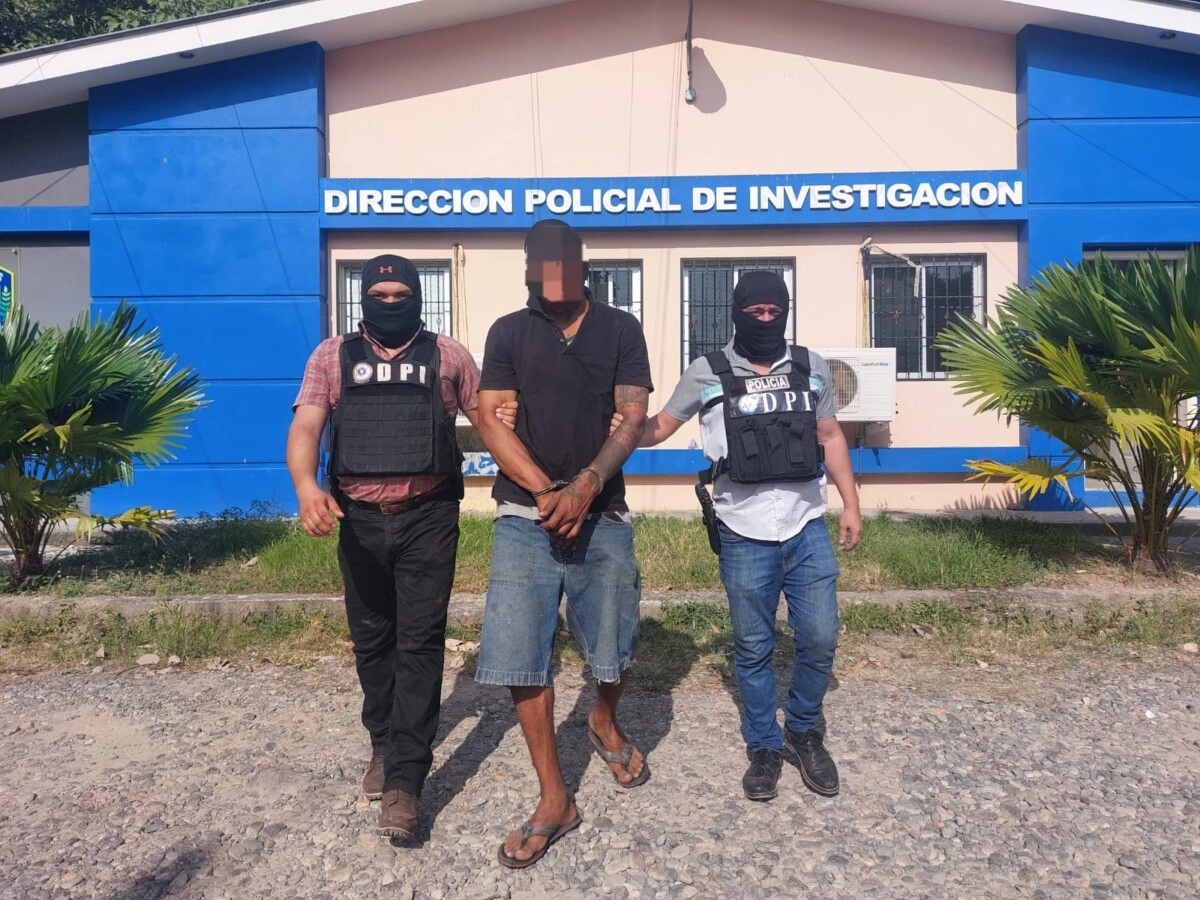 Con más de 40 envoltorios de droga UDEP-1 captura a un sujeto en La Ceiba, Atlántida 01
