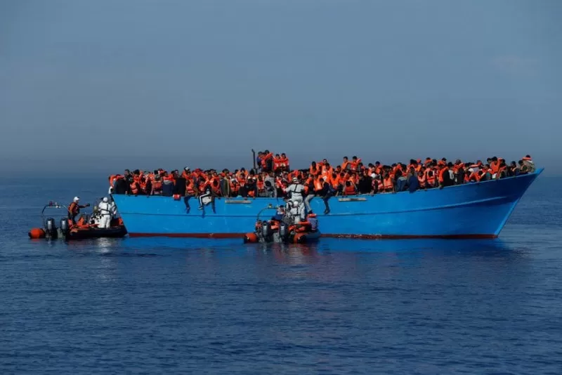 Al menos 100 desaparecidos tras naufragio frente a costas de Libia