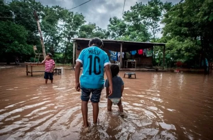 Al menos 20 mil damnificados por inundaciones en Argentina
