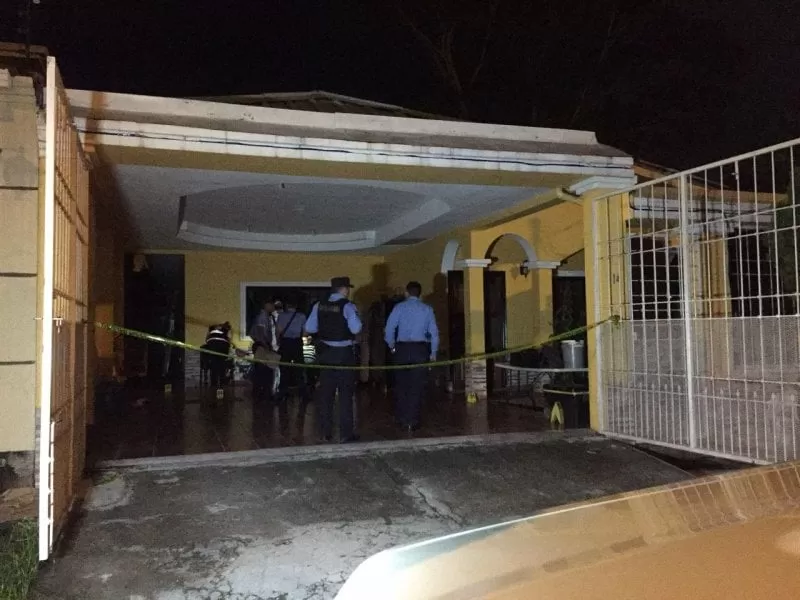 Dos personas asesinadas en el interior de residencia en la Colonia Los Cedros