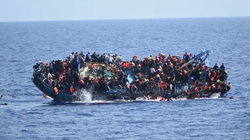 Naufragó un bote con 90 migrantes frente a las costas de Libia: al menos 10 muertos