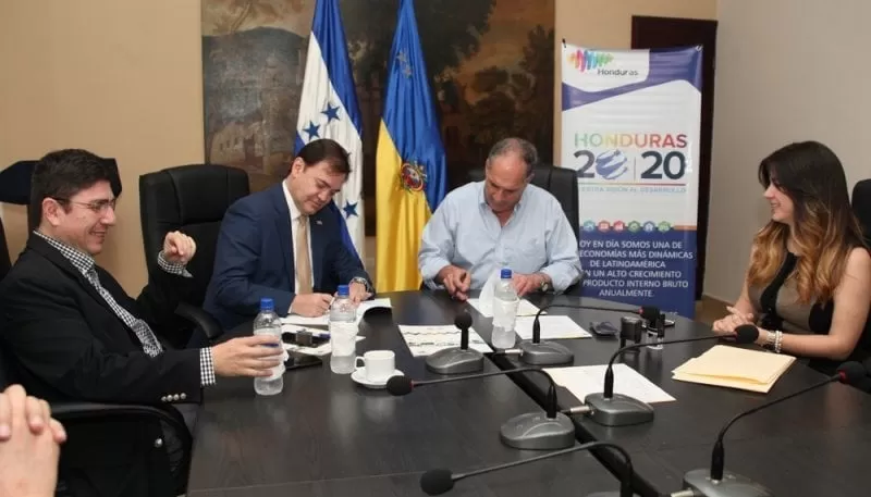 Programa Honduras 20/20 y Alcaldía de Tegucigalpa firman convenio de simplificación administrativa