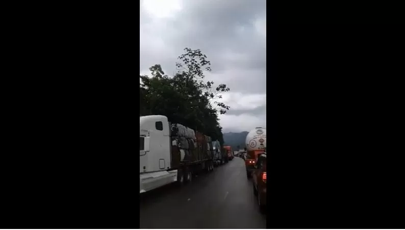 VIDEO: Caos vehicular en la frontera de Honduras con Guatemala en el sector de Corinto