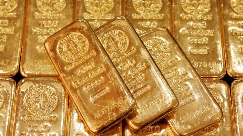 El oro crece y el dólar cae en medio de una guerra comercial entre EE.UU. y China