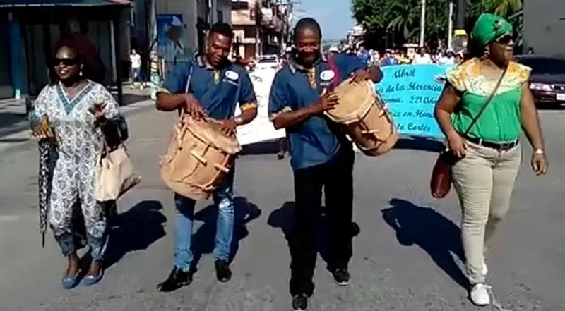 VIDEO: Garifunas de Puerto Cortés inician celebración de los 221 años de su llegada a Honduras