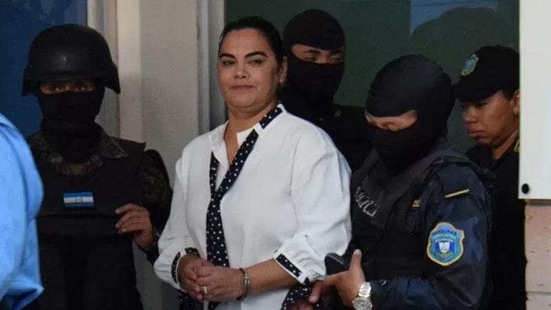 Ex primera dama Rosa Elena de Lobo se mantendrá en prision