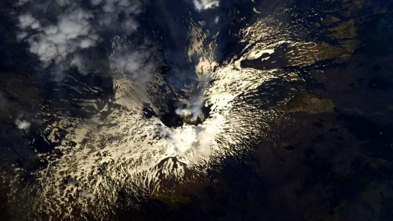 NASA avista volcanes violentos desde el espacio