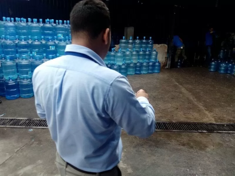 Personal de la Fiscalía Especial del Ambiente participa en levantamiento de muestras en planta de tratamiento en colonia capitalina
