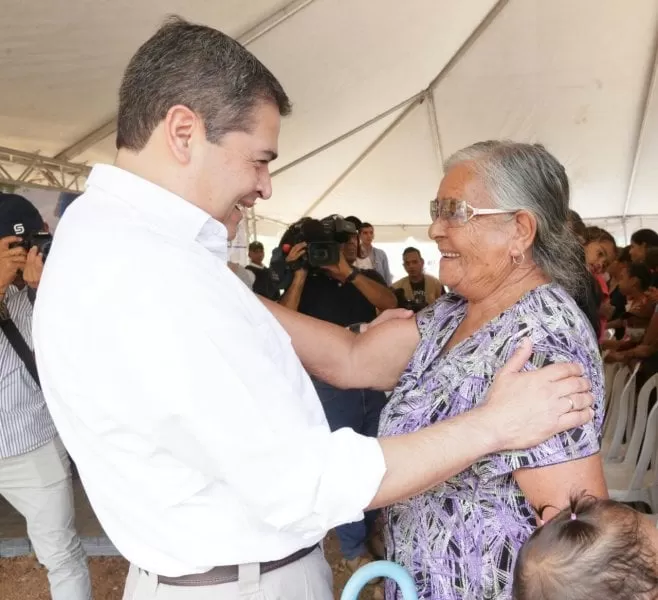 Presidente Hernandez entrega beneficios sociales del Programa Vida Mejor