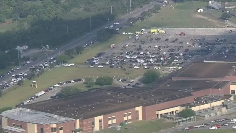 Varios muertos deja tiroteo en escuela secundaria de Texas