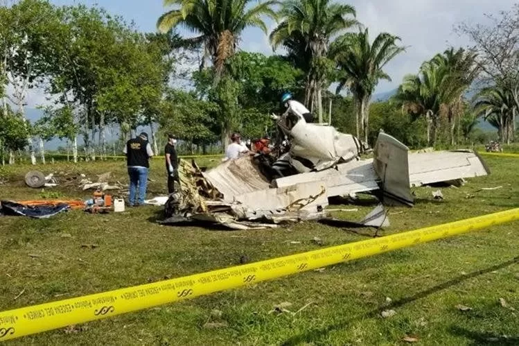 VIDEO: Avioneta se estrella en Izabal, Guatemala. El piloto murió por el  impacto
