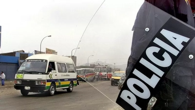 A latigazos castigan a un conductor por no unirse a la huelga de autobuses en Perú