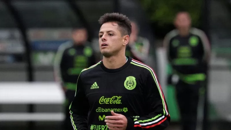 'Chicharito' rompe el silencio sobre la polémica fiesta de la selección mexicana