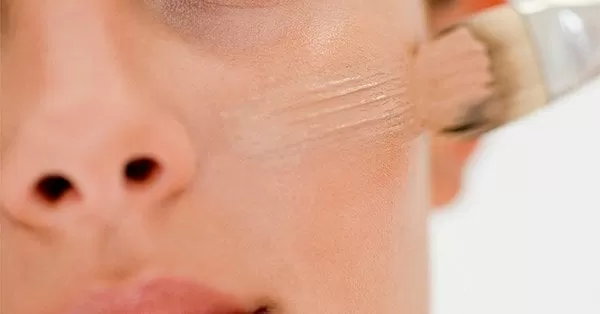 Esto es lo que le ocurre a tu piel cuando te maquillas