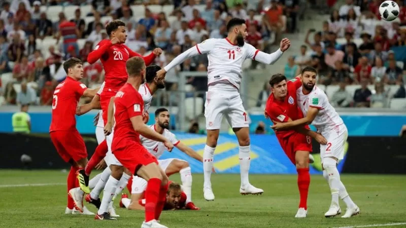 Inglaterra logra vencer a Túnez al último minuto del partido