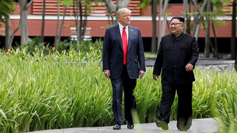 Kim Jong-un usó zapatos con plataformas para aparecer más alto en la reunión con Trump